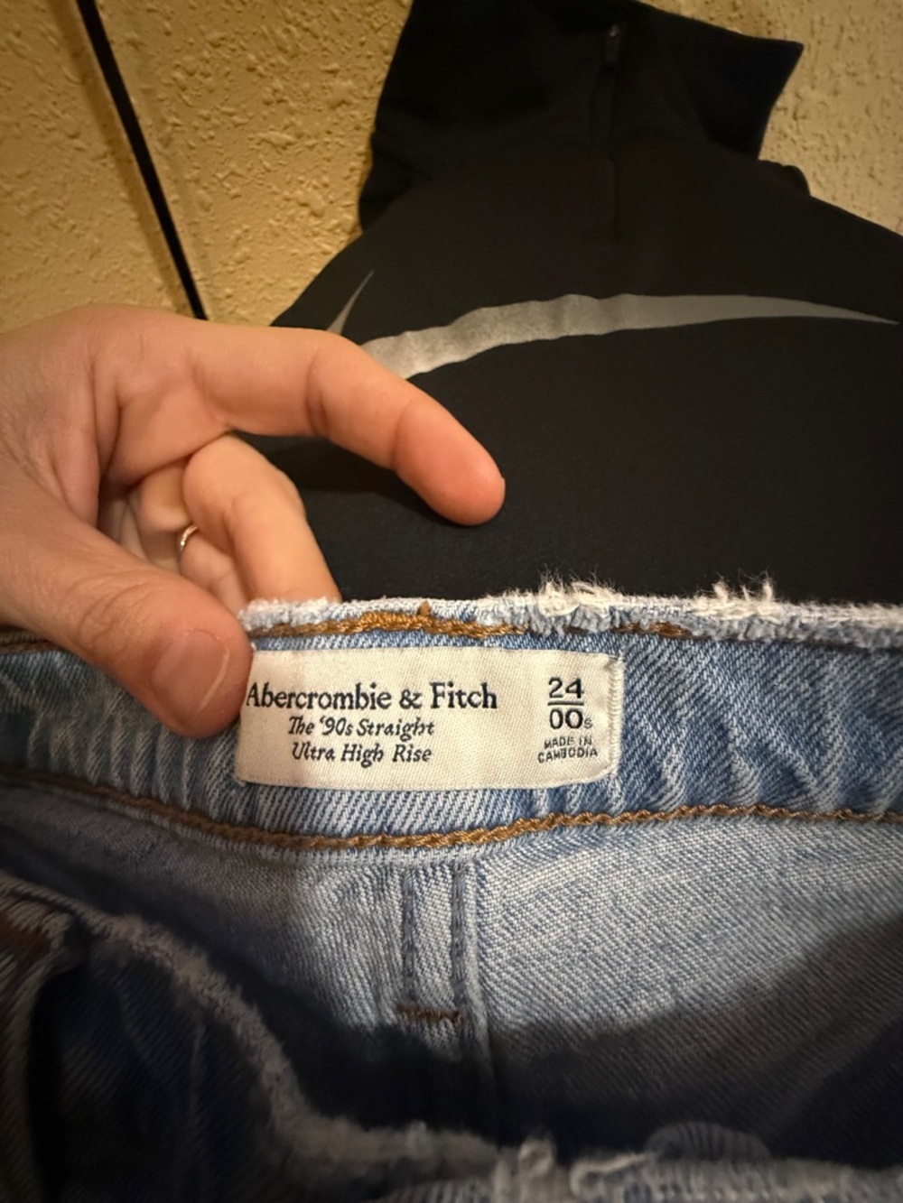 Abercrombie & Fitch The 90’s Straight Leg Ultra High Rise Ripped Jeans - Picture 7 of 7